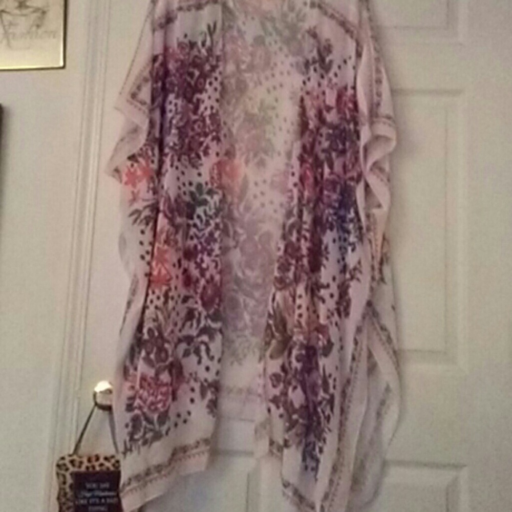 Beautiful silk white/ flower print kimono